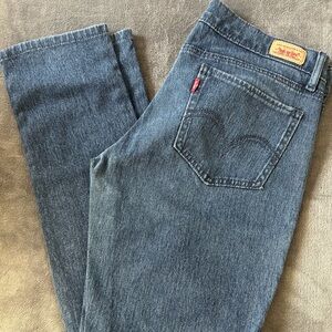 Levi's women’s  Blue Jeans